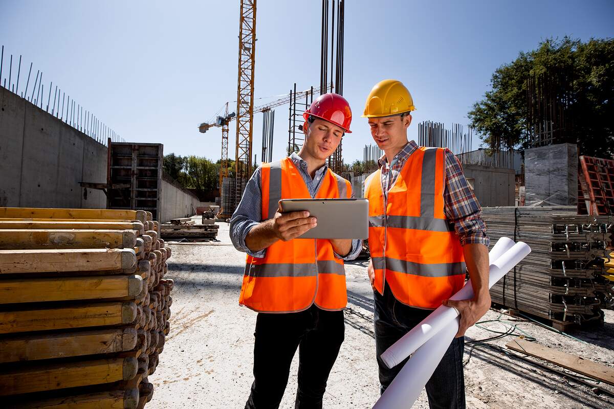 architects-and-structural-engineer-dressed-in-orang-WM2H764.jpg